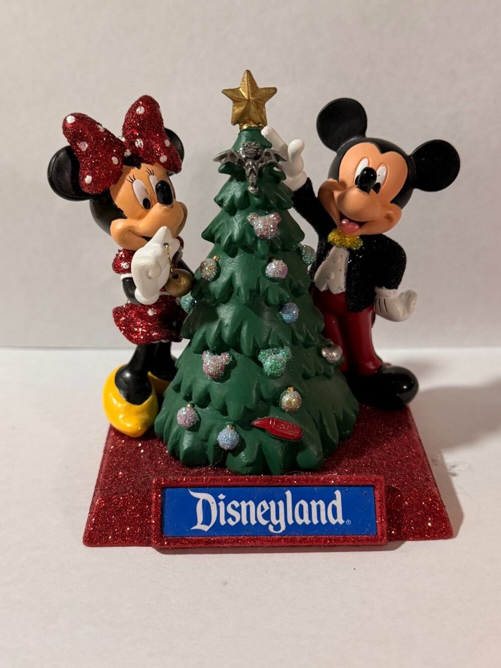 NWT Disneyland Mickey & Minnie Decorating the Christmas Tree Glitter Ornament